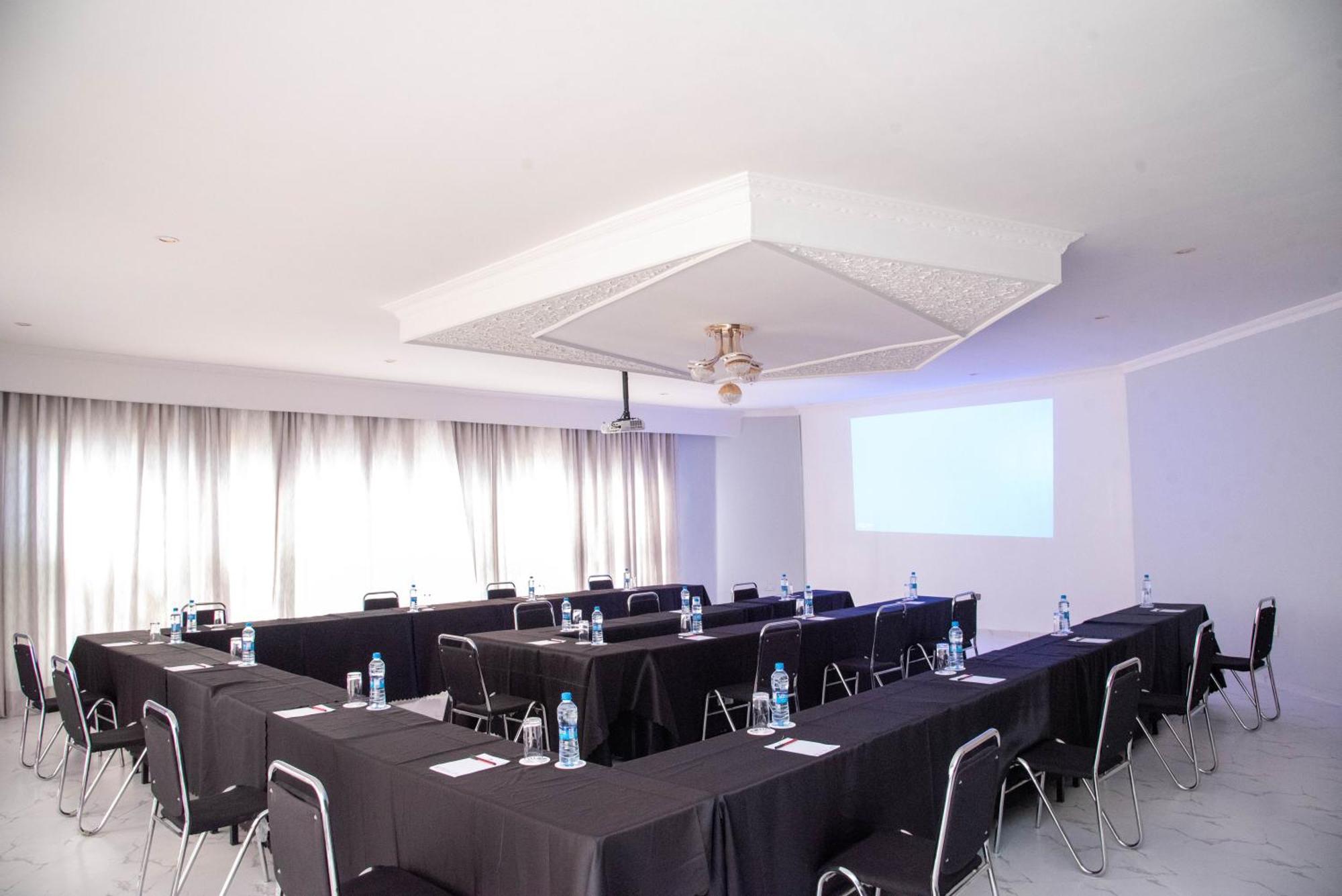 Mika Hotel Kabulonga ลุซากา ภายนอก รูปภาพ